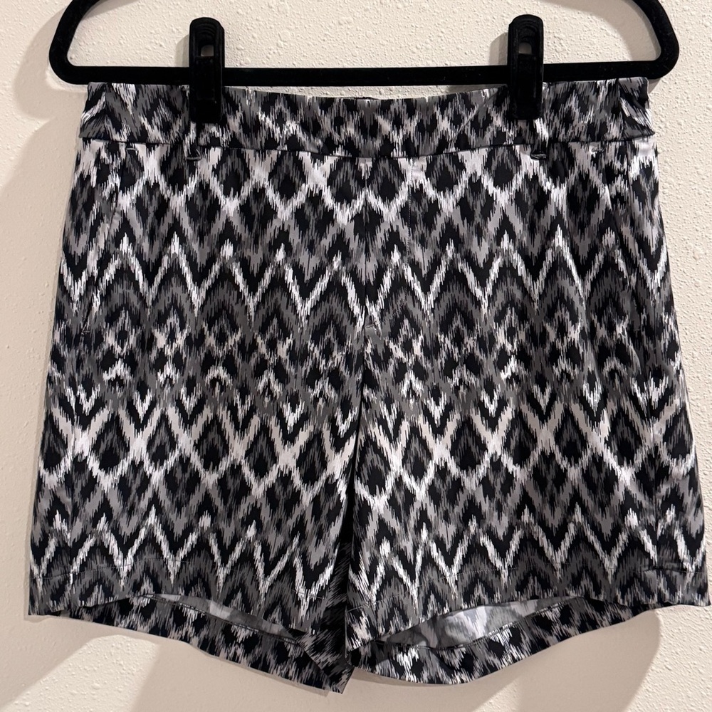 Spanx Medium Ikat Sunshine Pull On 6” Shorts Casual Comfort Stretch Golf Travel